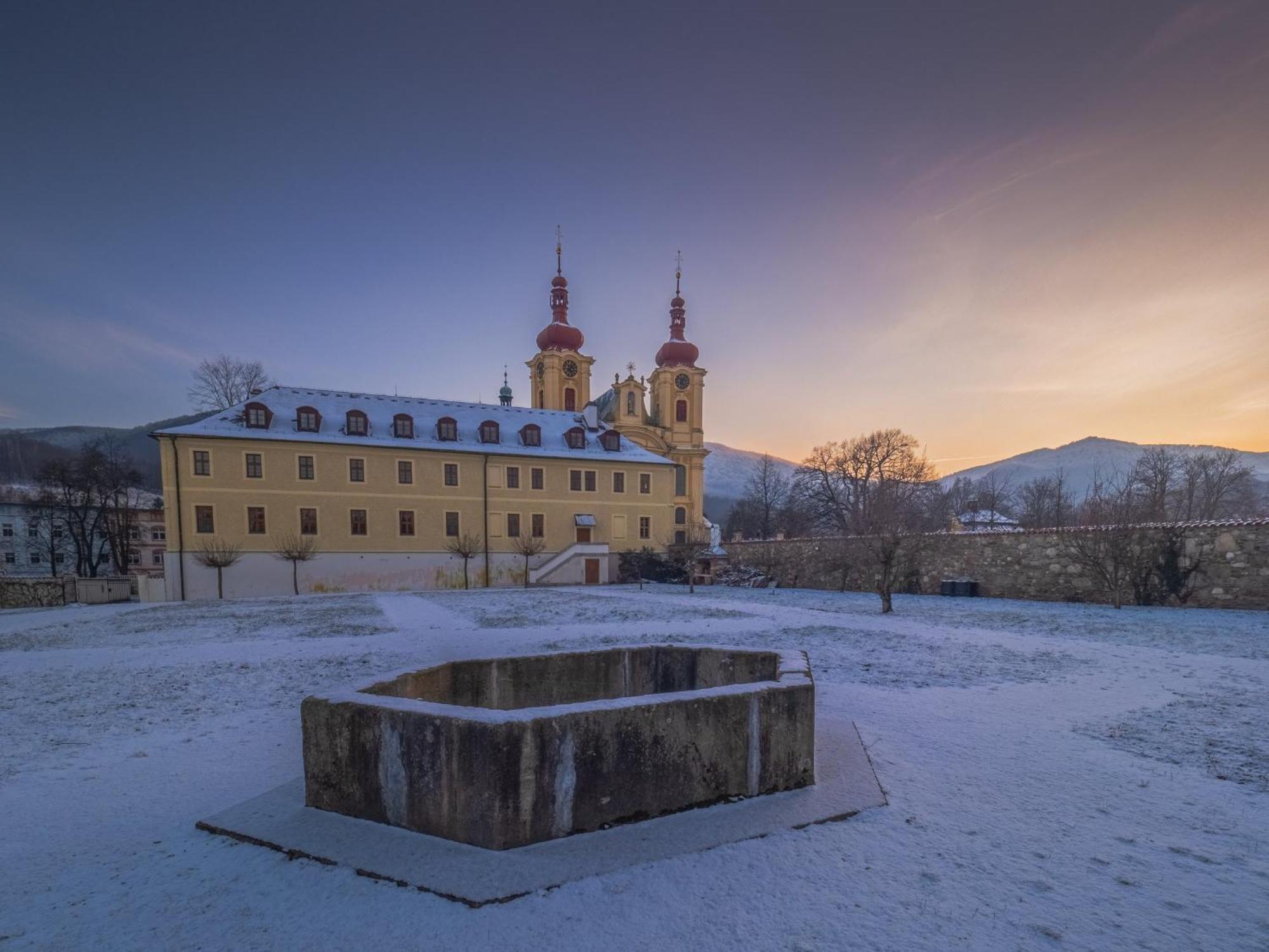 Klaster Hejnice - Vzdelavaci, Konferencni A Poutni Dum ภายนอก รูปภาพ